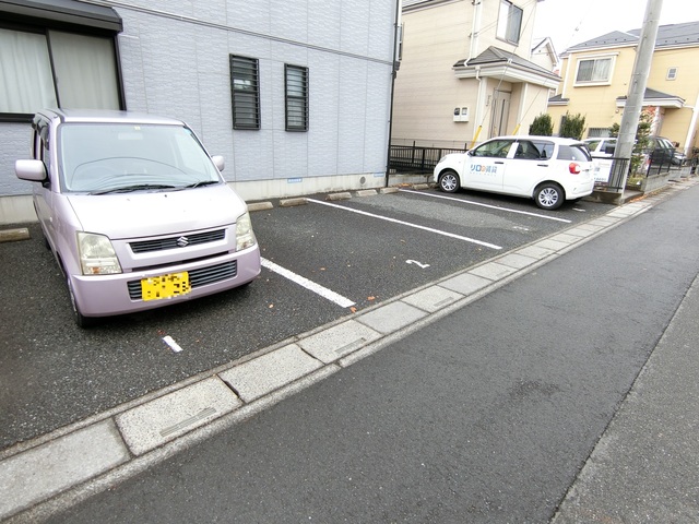 ��ʌ��k�����S�ɓޒ������R���ڂ̃A�p�[�g�̒��ԏ�