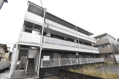 ��ʌ��������܎s��{��听���P����553-3�̃}���V�����̌����O��