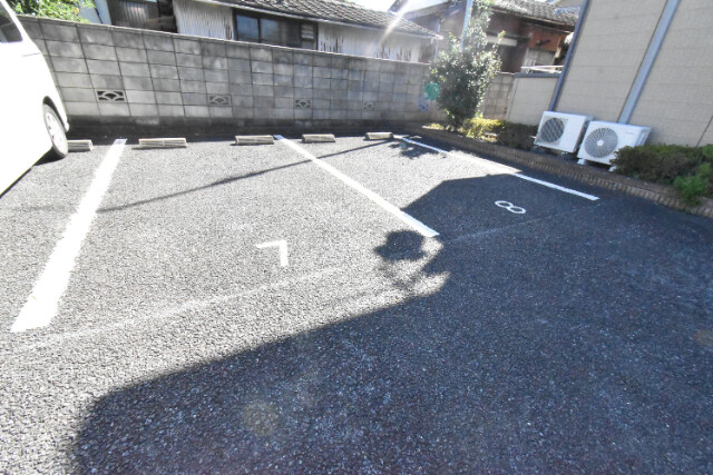 ��ʌ��������܎s���厚��J���̃A�p�[�g�̒��ԏ�