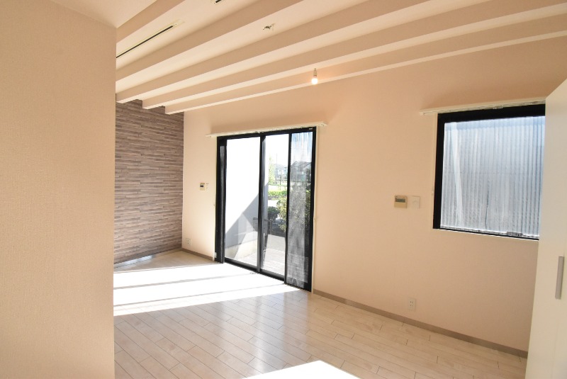 ��ʌ�����s�����Q���ڂ̃e���X�n�E�X�̂��̑������E�X�y�[�X