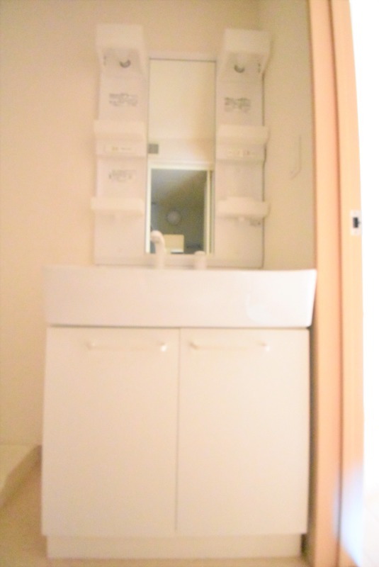 ��ʌ�����s�厚���s�̍��݂̃A�p�[�g�̐��ʏ�