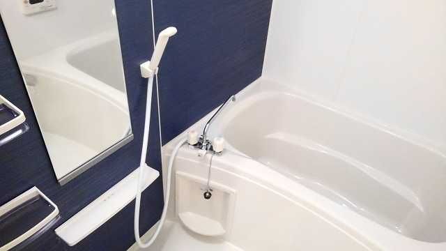 ��ʌ������s�V�����S���ڂ̃A�p�[�g�̃o�X