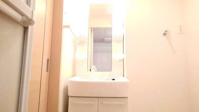 ��ʌ������s�V�����S���ڂ̃A�p�[�g�̐��ʏ�