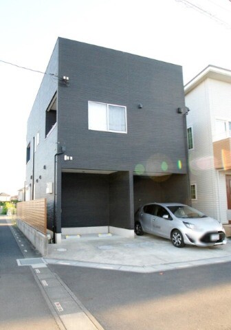 ��ʌ�����s�厚���s�����̃e���X�n�E�X�̒��ԏ�