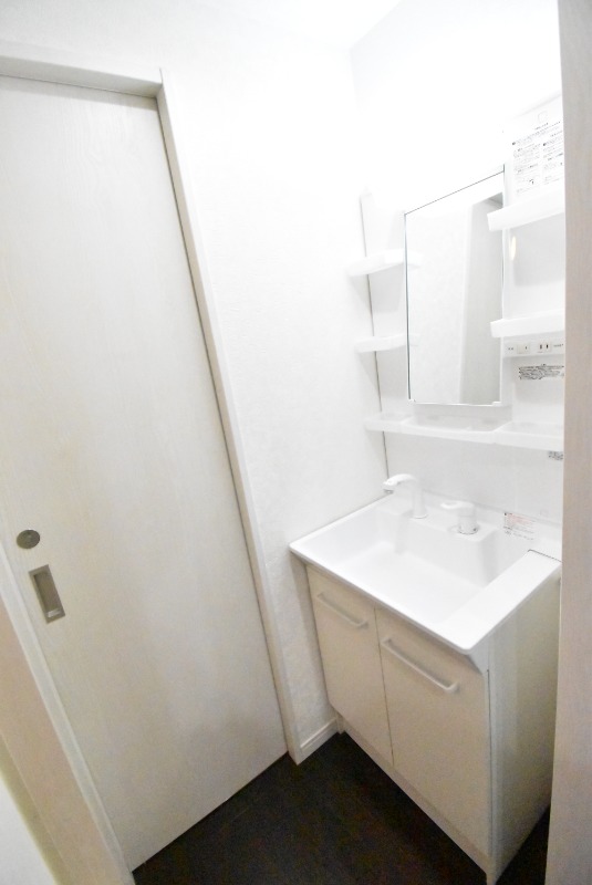 ��ʌ�����s�≺���Q���ڂ̃A�p�[�g�̐��ʏ�