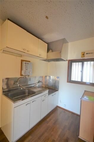 ��ʌ��@�c�s�厚���l�̃A�p�[�g�̃L�b�`��