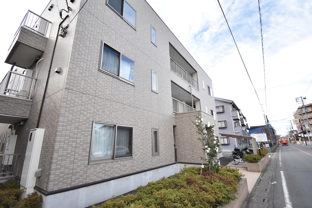 ��ʌ��������܎s��{��O���R���ڂ̃}���V�����̌����O��