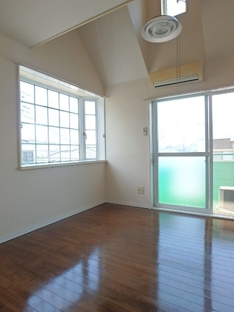 ��ʌ���z�s��ג��̃A�p�[�g�̂��̑������E�X�y�[�X