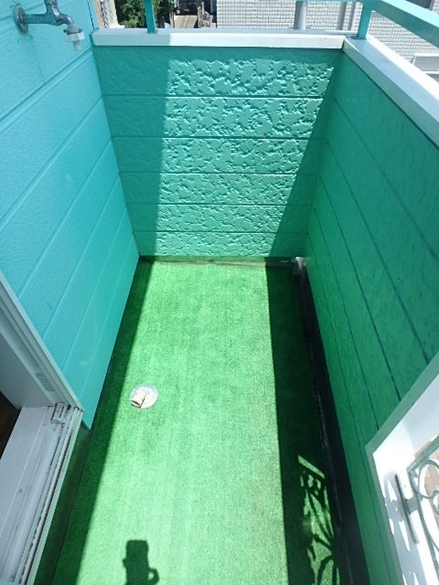 ��ʌ���z�s��ג��̃A�p�[�g�̃o���R�j�[