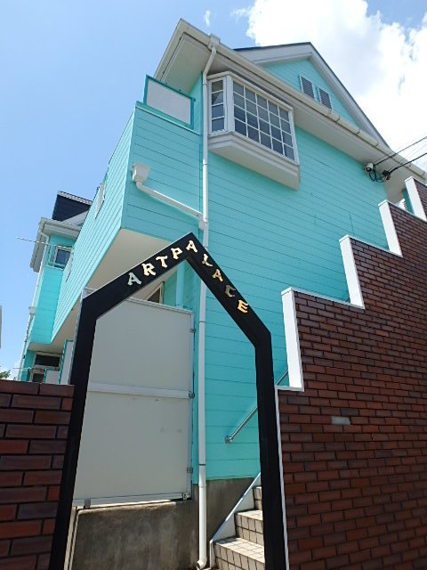 ��ʌ���z�s��ג��̃A�p�[�g�̃G���g�����X