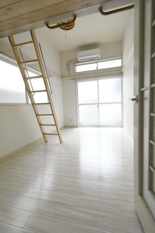 ��ʌ�����s�厚�����̃A�p�[�g�̋����E���r���O