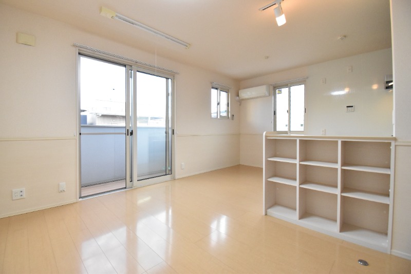 ��ʌ�����s�˒˓��S���ڂ̃A�p�[�g�̋��ԁE���r���O