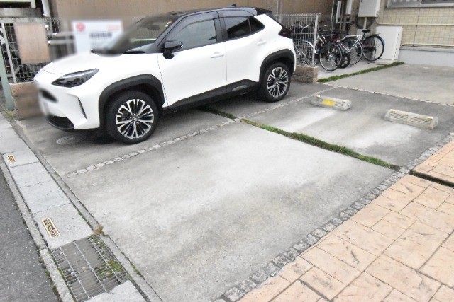 ��ʌ�����s�˒˓��S���ڂ̃A�p�[�g�̒��ԏ�