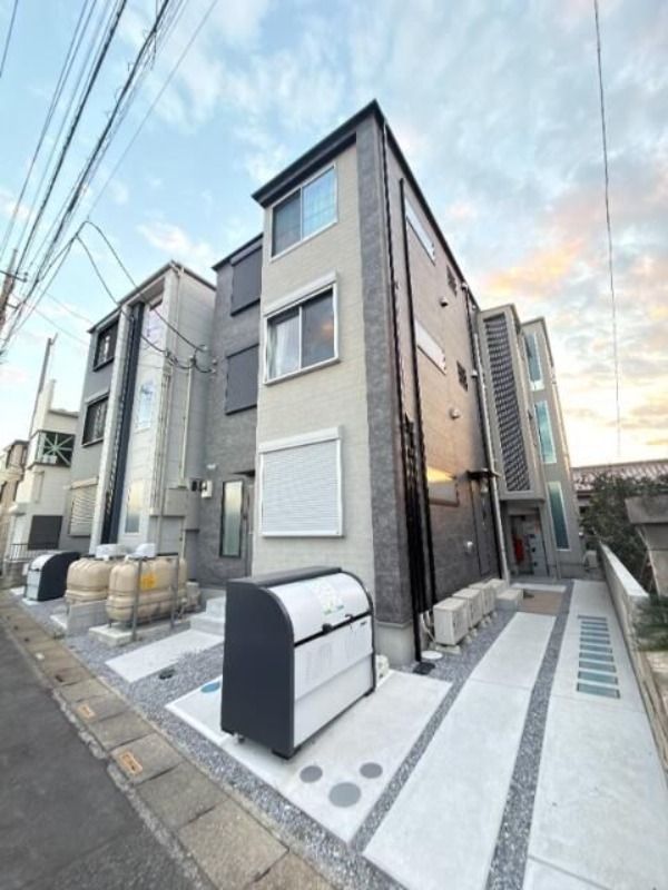 ��ʌ�����s�씵���J�R���ڂ̃A�p�[�g�̌����O��