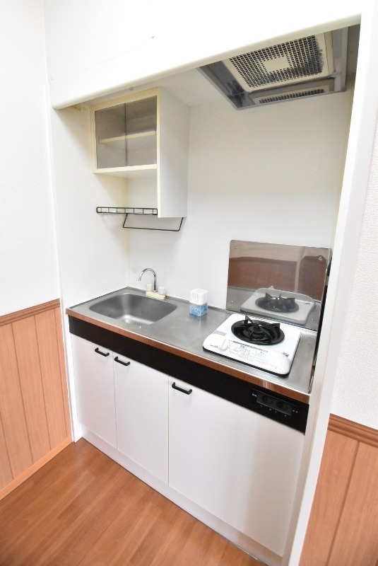 ��ʌ��������܎s�k�捡�H���̃A�p�[�g�̃L�b�`��