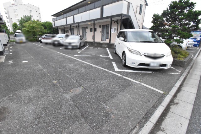 ��ʌ��������܎s�k�捡�H���̃A�p�[�g�̒��ԏ�