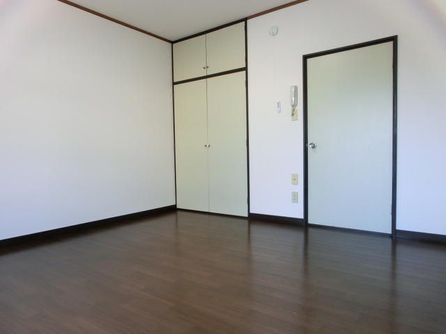 ��ʌ��������܎s������x�蒬�̃A�p�[�g�̋����E���r���O