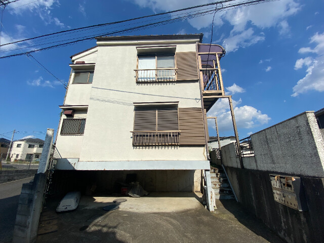 ��ʌ�����s�厚���V��518-2�̃A�p�[�g�̌����O��