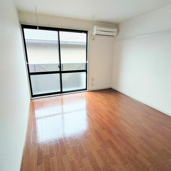 ��ʌ��t�����s�����P���ڂ̃A�p�[�g�̋��ԁE���r���O