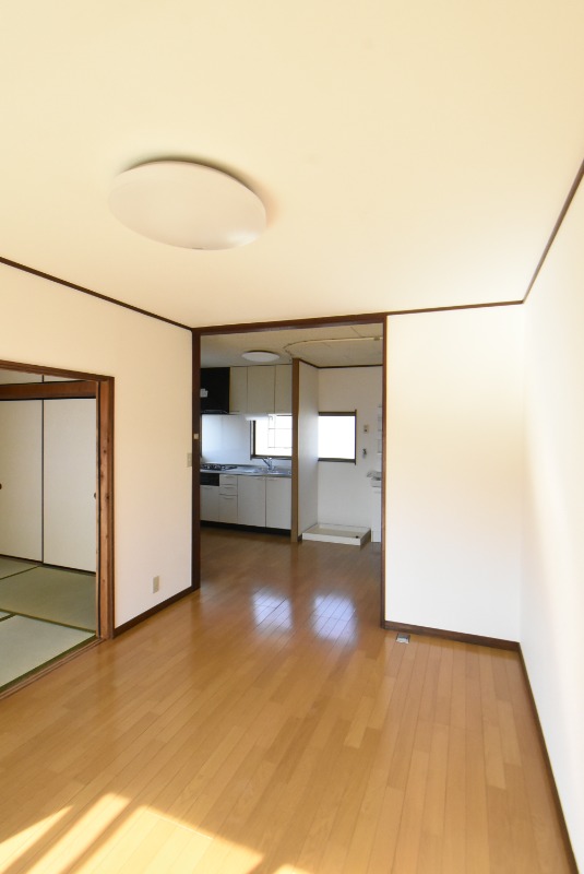 ��ʌ�����s�厚���V��̃A�p�[�g�̋����E���r���O