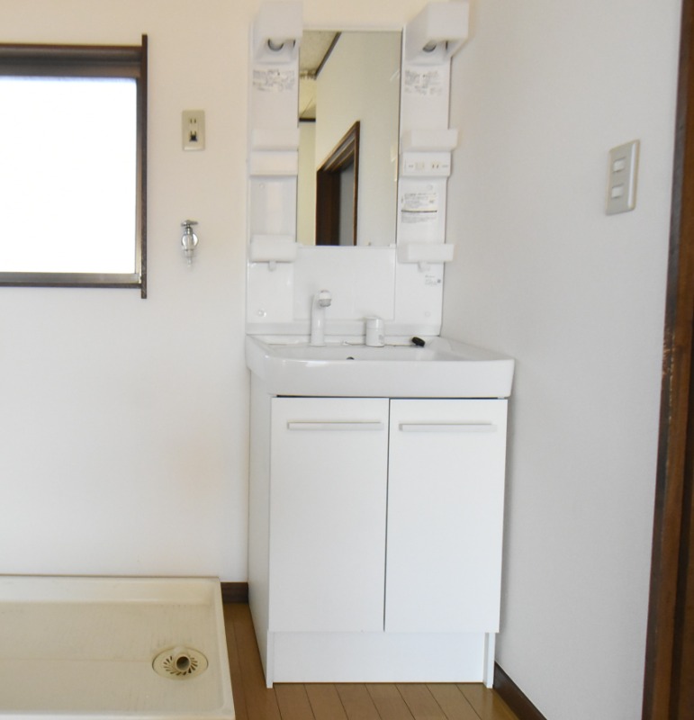 ��ʌ�����s�厚���V��̃A�p�[�g�̐��ʏ�