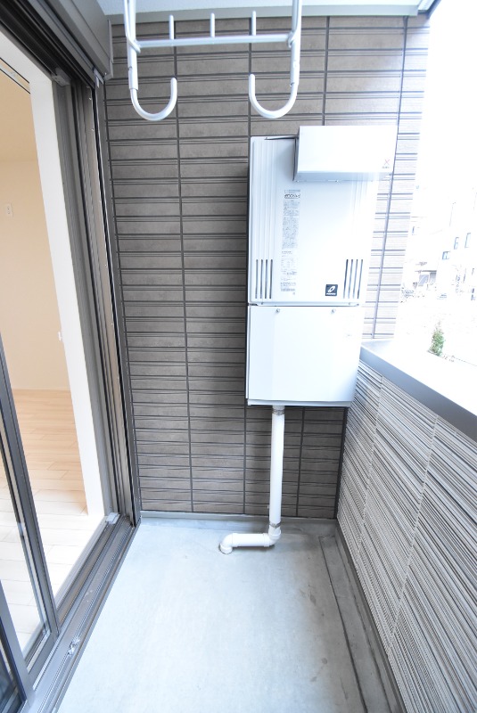 ��ʌ�����s�厚���s�̍��݂̃A�p�[�g�̃o���R�j�[