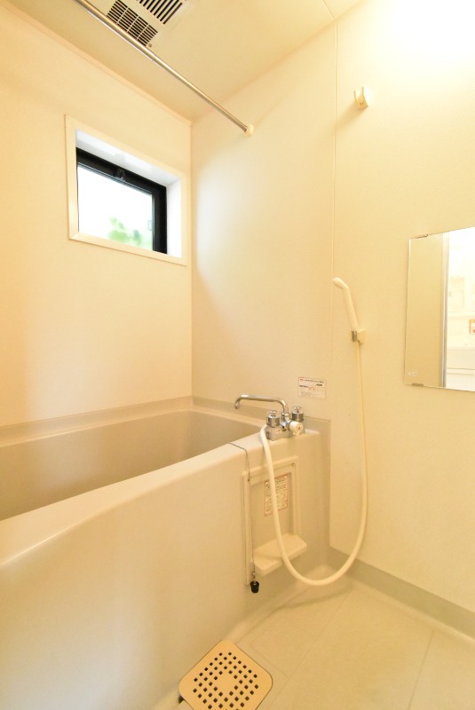 ��ʌ������s�����T���ڂ̃A�p�[�g�̃o�X