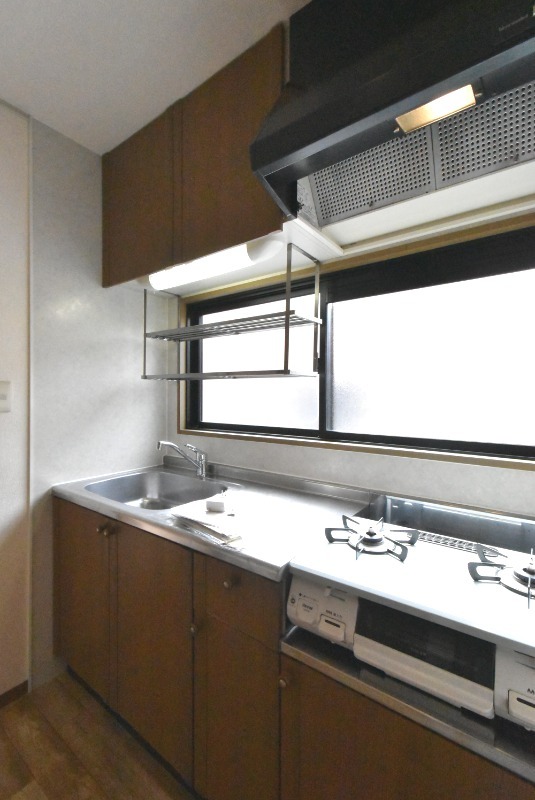 ��ʌ������s�����T���ڂ̃A�p�[�g�̃L�b�`��