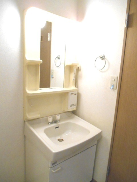 ��ʌ�����s�΋u�S���ڂ̃}���V�����̐��ʏ�