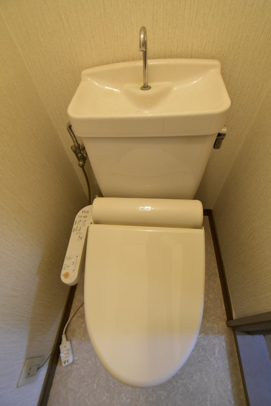 ��ʌ��������܎s��΋�钬�Q���ڂ̃A�p�[�g�̃g�C��