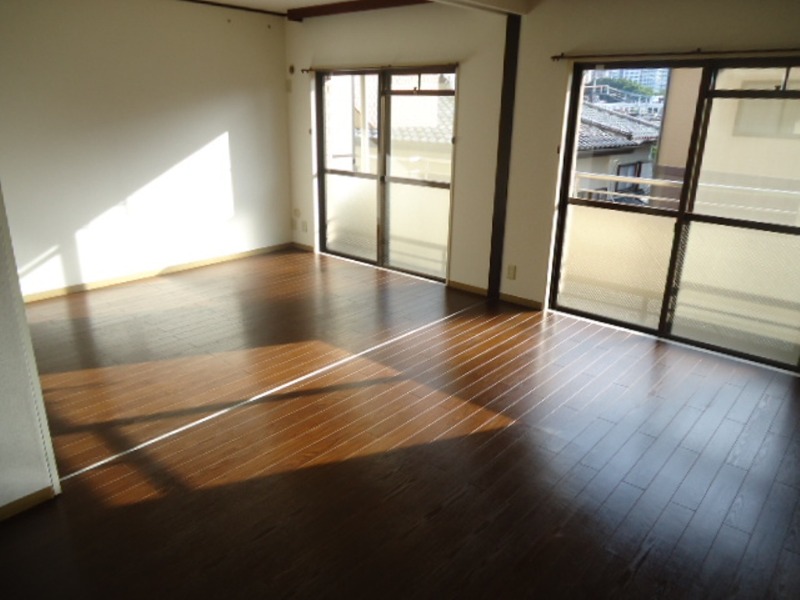 ��ʌ��������܎s��{�擌���P���ڂ̃}���V�����̋��ԁE���r���O