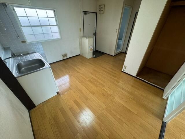 ��ʌ������s�������̃A�p�[�g�̋��ԁE���r���O