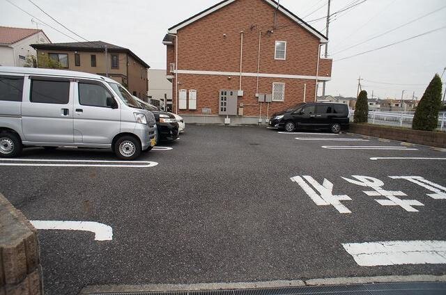 ��ʌ������s�V�h�R���ڂ̃A�p�[�g�̒��ԏ�