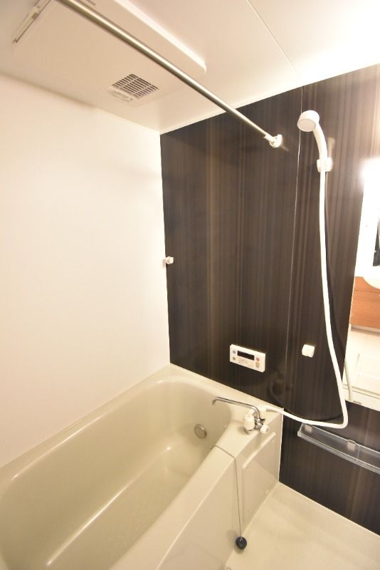 ��ʌ��������܎s�����攪���q�R���ڂ̃A�p�[�g�̃o�X