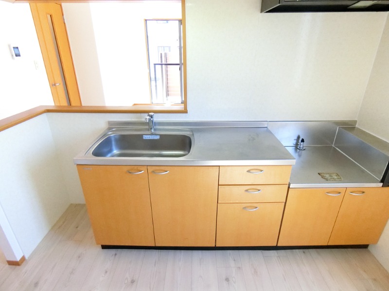 ��ʌ��������܎s�����擌��{�P���ڂ̃e���X�n�E�X�̃L�b�`��