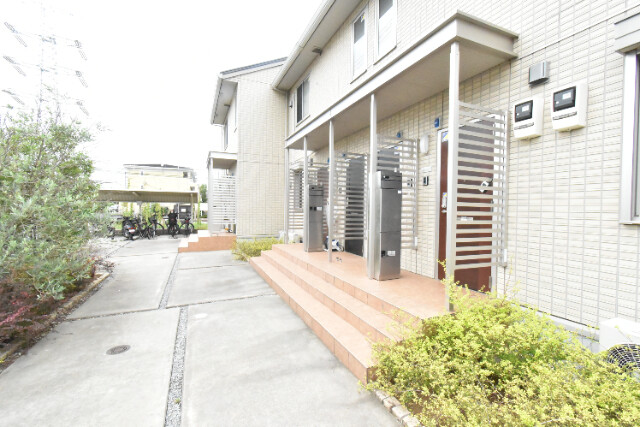 ��ʌ�����s�厚������̃A�p�[�g�̃G���g�����X