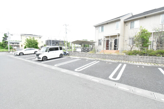 ��ʌ�����s�厚������̃A�p�[�g�̒��ԏ�