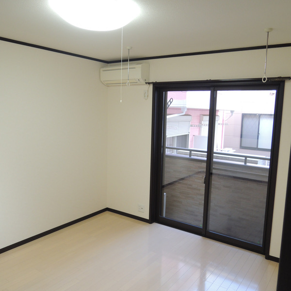 ��ʌ�����s������S���ڂ̃A�p�[�g�̋��ԁE���r���O