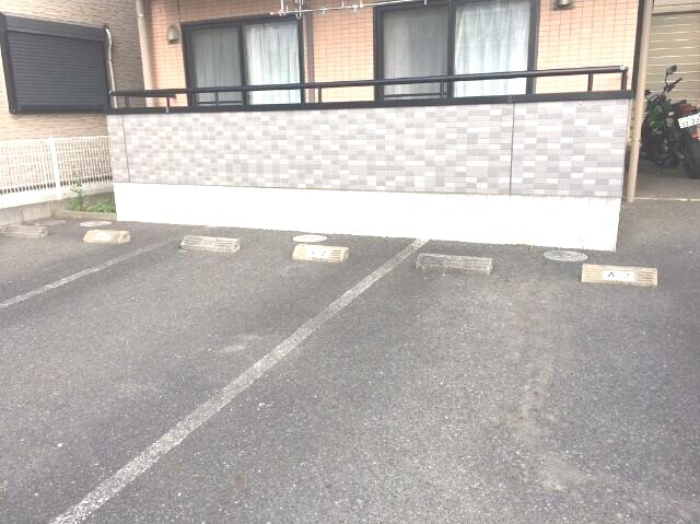 ��ʌ������s���W���ڂ̃}���V�����̒��ԏ�