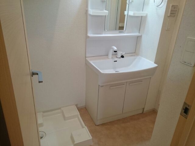 ��ʌ�����s�厚���s���̃A�p�[�g�̐��ʏ�