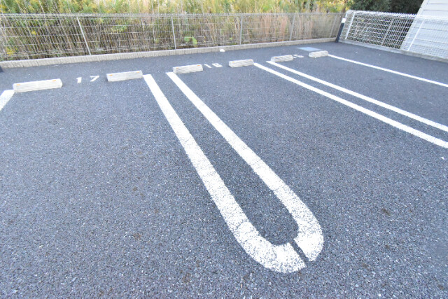 ��ʌ�����s�厚���s���̃A�p�[�g�̒��ԏ�