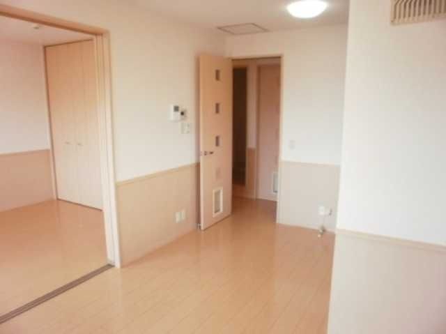 ��ʌ��k�����S�ɓޒ������j�Q���ڂ̃A�p�[�g�̋��ԁE���r���O