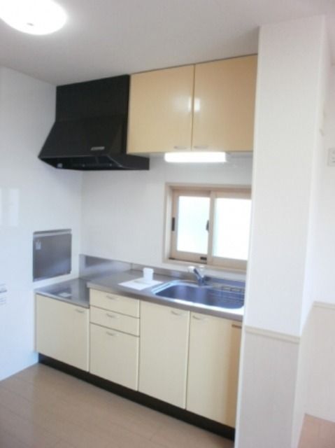 ��ʌ��k�����S�ɓޒ������j�Q���ڂ̃A�p�[�g�̃L�b�`��