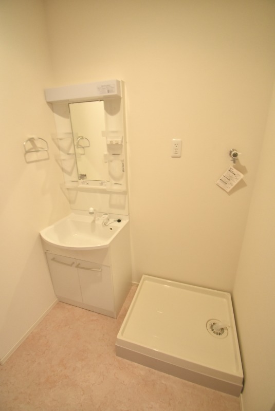 ��ʌ��������܎s��{����ؒ��R���ڂ̃}���V�����̐��ʏ�