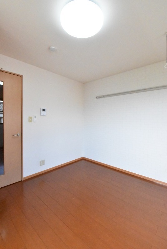 ��ʌ��������܎s�΋擌�Y�a�P���ڂ̃A�p�[�g�̋����E���r���O