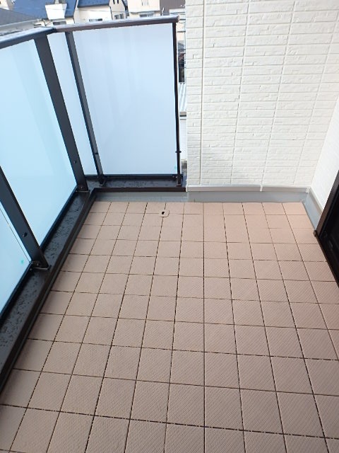 ��ʌ��������܎s��{��������P���ڂ̃A�p�[�g�̃o���R�j�[