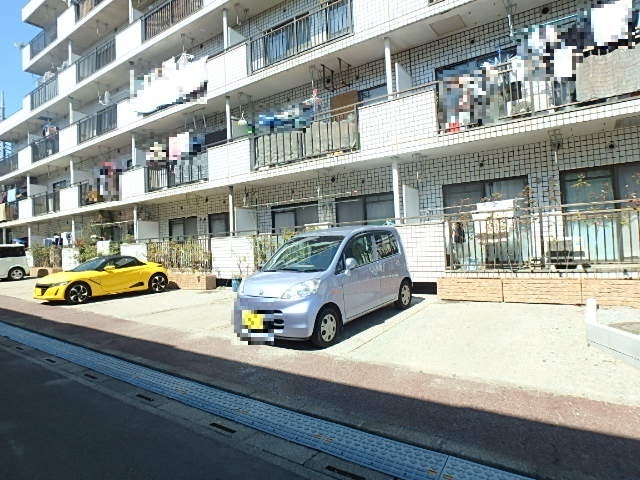 ��ʌ��������܎s�k����i���Q���ڂ̃}���V�����̒��ԏ�