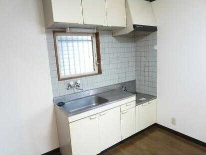 ��ʌ�����s�˒˓��R���ڂ̃A�p�[�g�̃L�b�`��