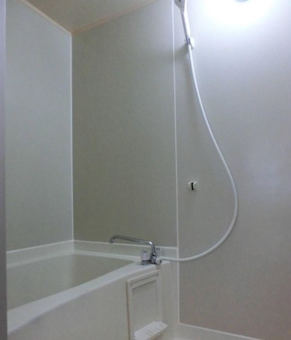 ��ʌ�����s�����Q���ڂ̃A�p�[�g�̃o�X