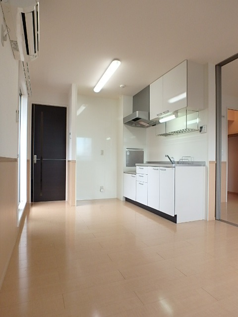 ��ʌ��������܎s�Y�a���؍�S���ڂ̃A�p�[�g�̋����E���r���O